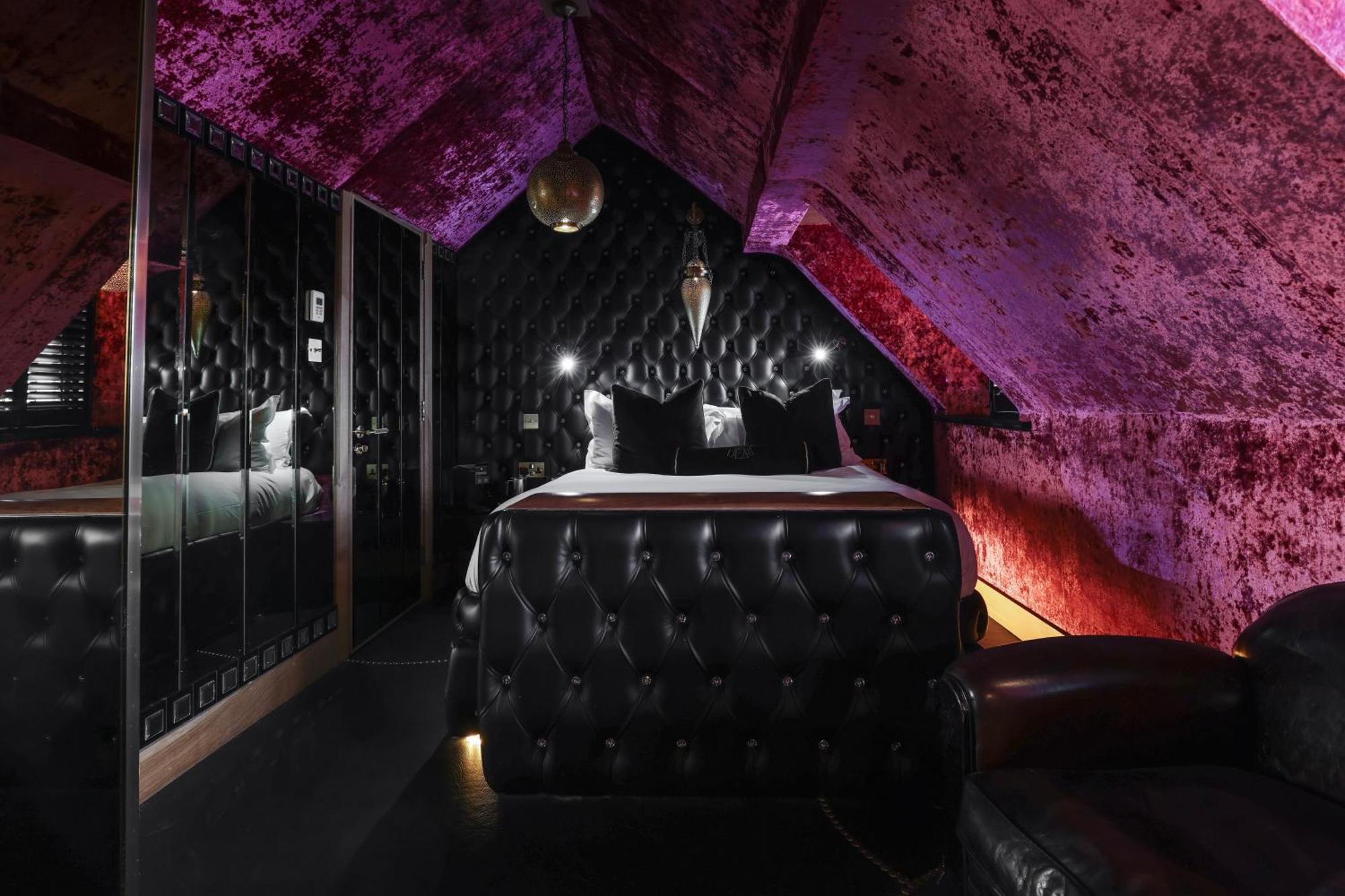Crazy Bear Hotel 5*