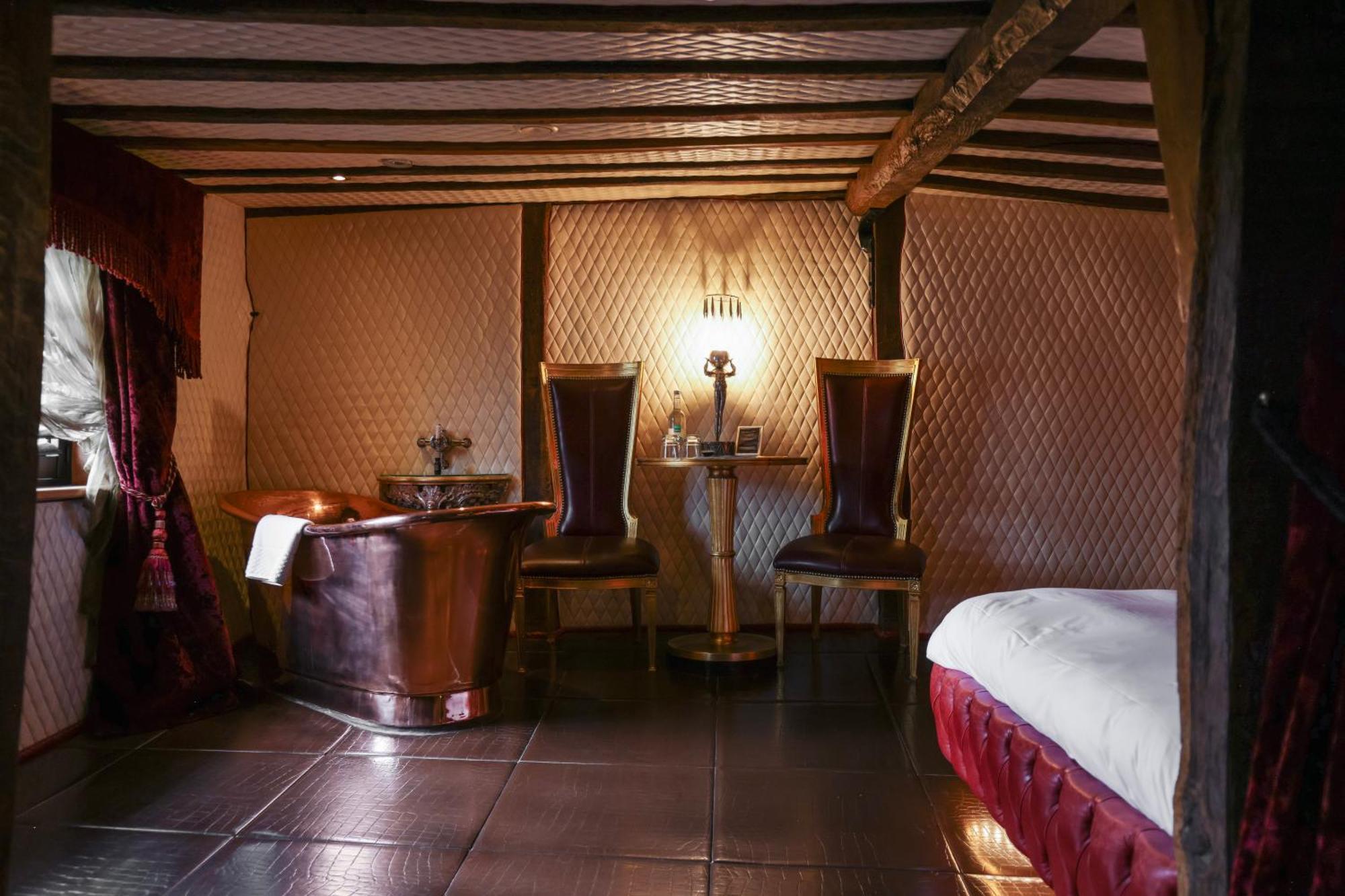 Hotel Crazy Bear Beaconsfield