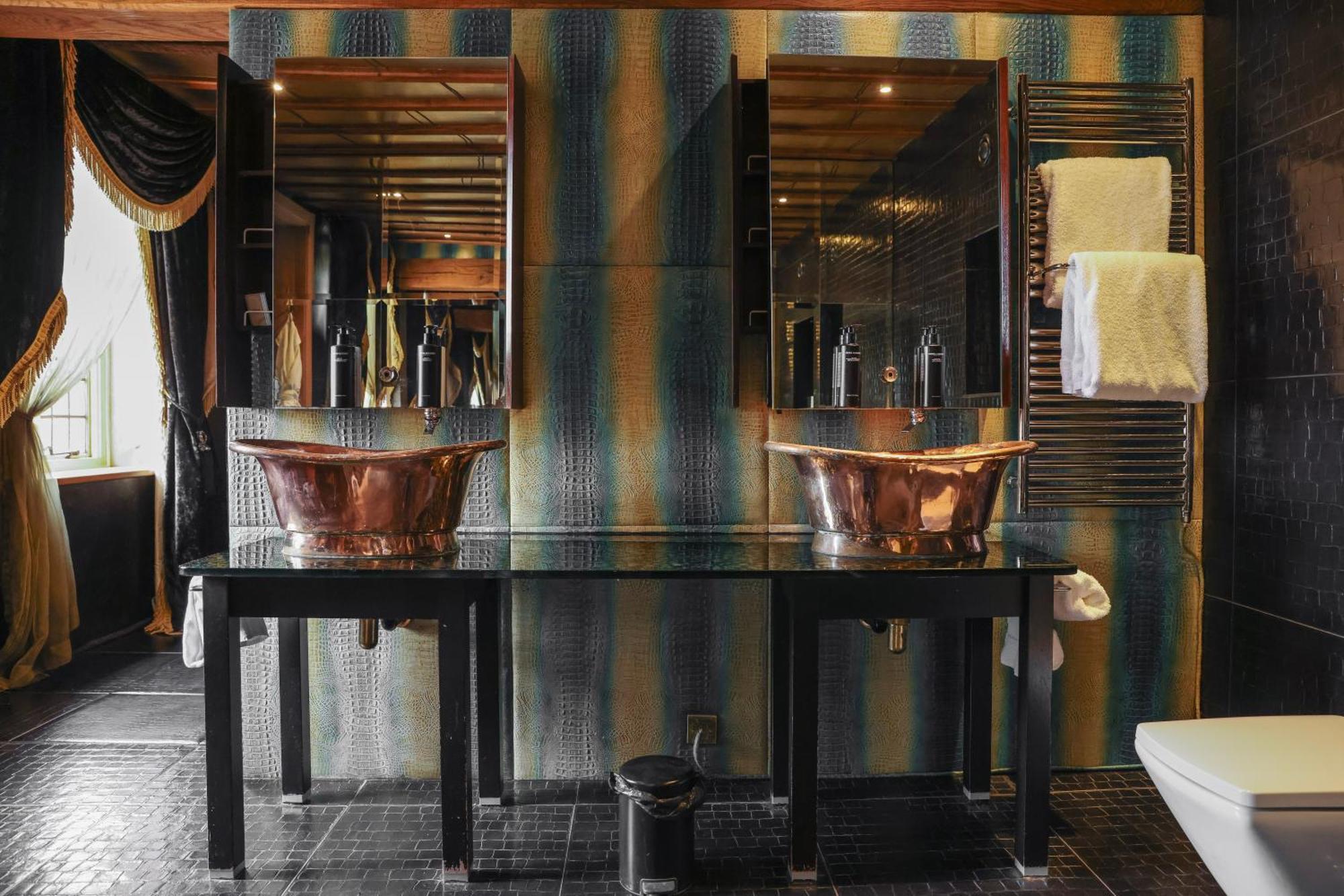Crazy Bear 5* Beaconsfield